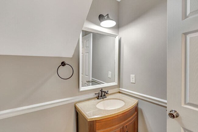 Building Photo - Spacious Cane Bay Home with Pond Views!