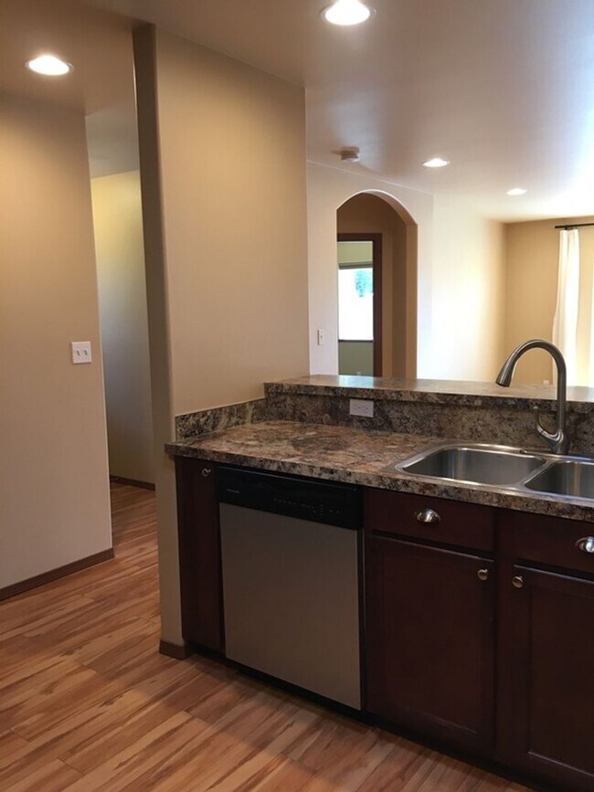 Building Photo - 1737 Stremler Dr