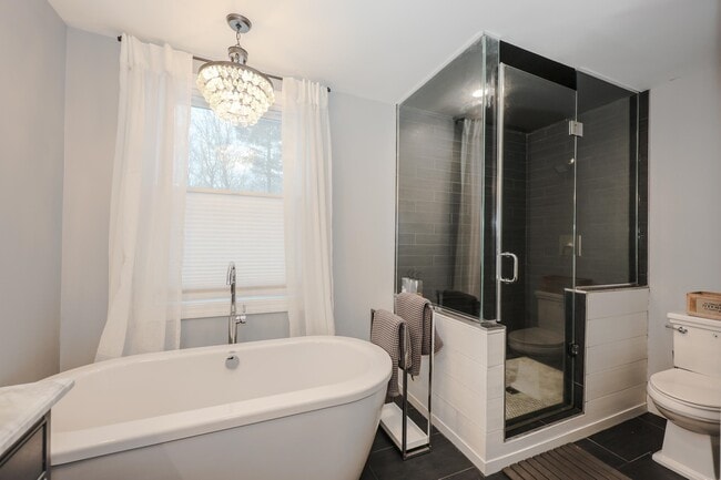 Building Photo - 395 Critchett Rd