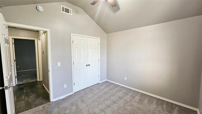 Building Photo - 6033 SE 83rd Pl