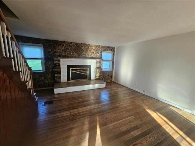 Building Photo - 4842 Farnsworth Rd