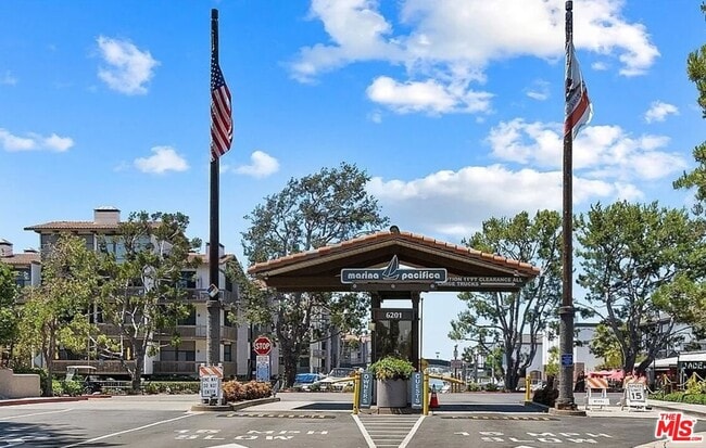 Building Photo - 7217 Marina Pacifica Dr S