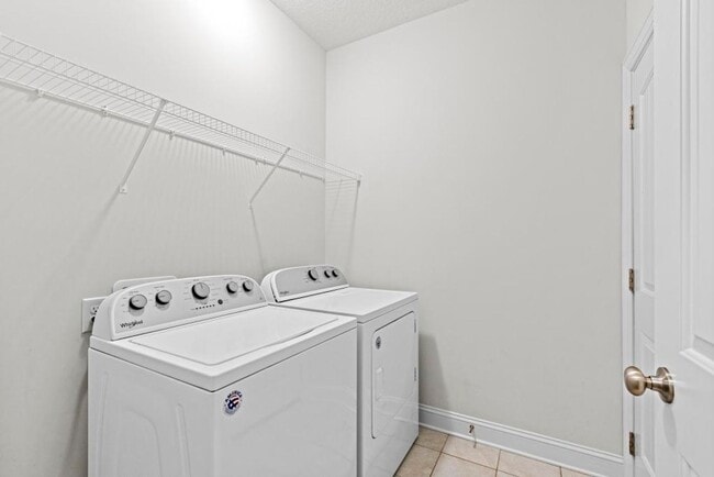 Building Photo - Beautiful home in great neighborhood!