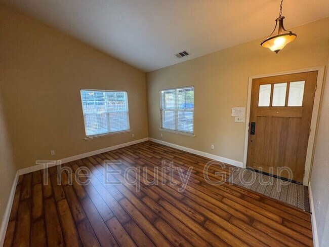 Building Photo - 3524 S Lincoln Ct