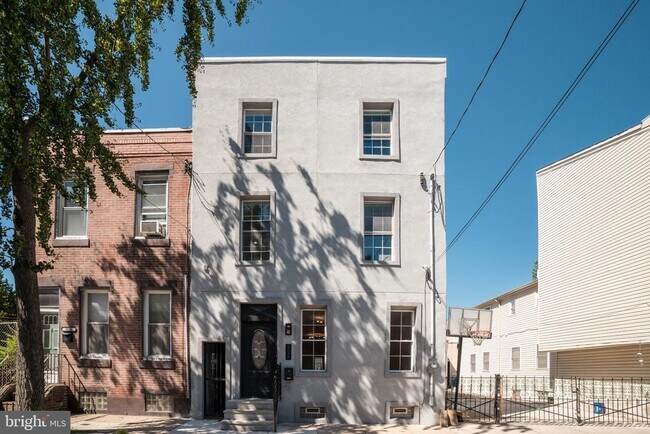 Building Photo - 3038 Salmon St