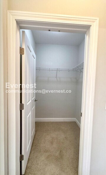 Building Photo - 925 Ingleside Ave