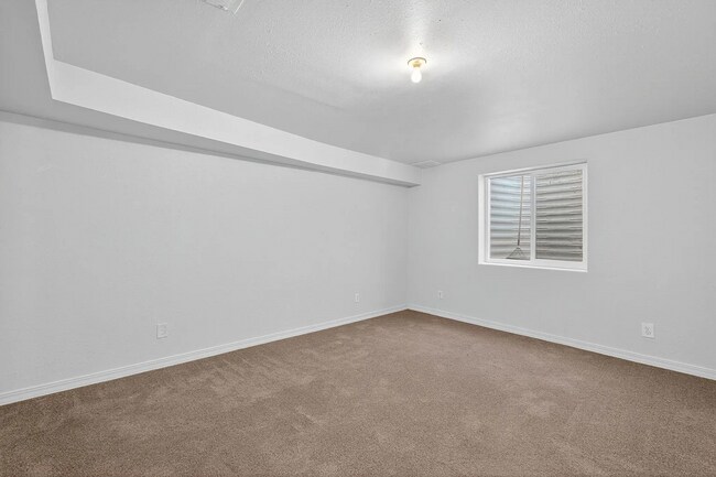 Building Photo - Impressive 5 bed/3 bath twin home in Chubbuck with just under 3000 square feet.