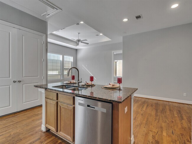 Building Photo - 3802 Center St