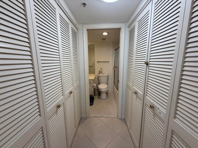 Building Photo - 7738 Lakeside Blvd