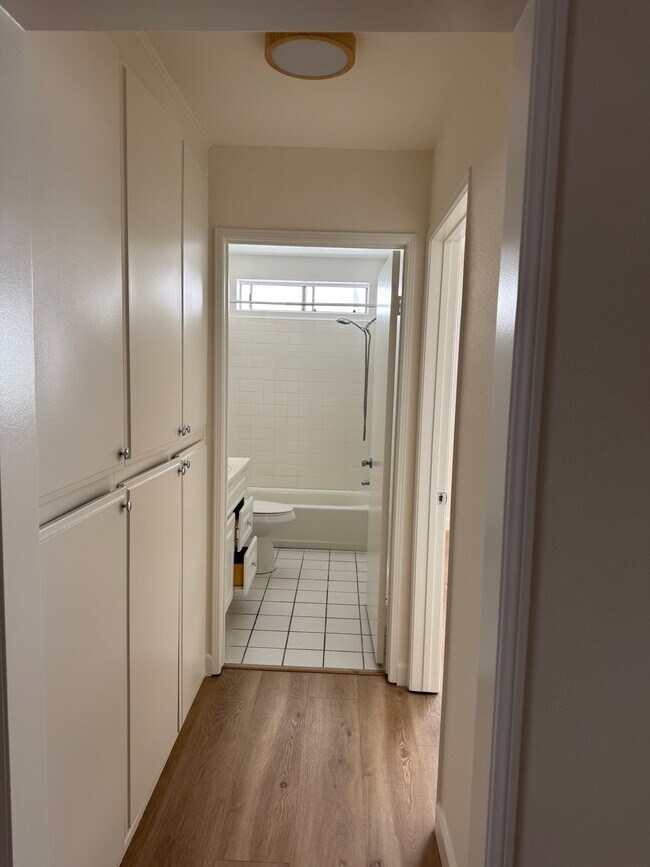 Building Photo - 11745 Courtleigh Dr