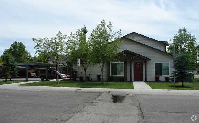 Primary Photo - 916-918 S Orchard St