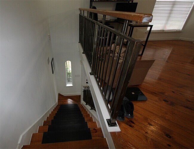 Building Photo - 301 Willard St