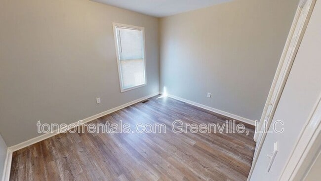 Building Photo - 121a Hipps Ave