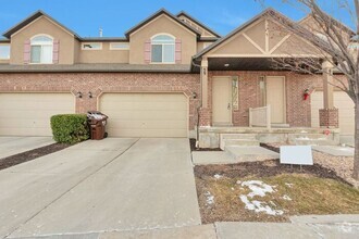 Building Photo - Beautiful House in Saratoga Springs w atta...