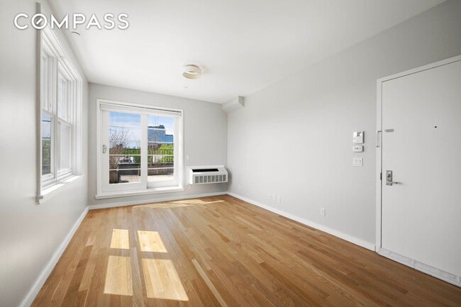 Building Photo - 195 Hawthorne St