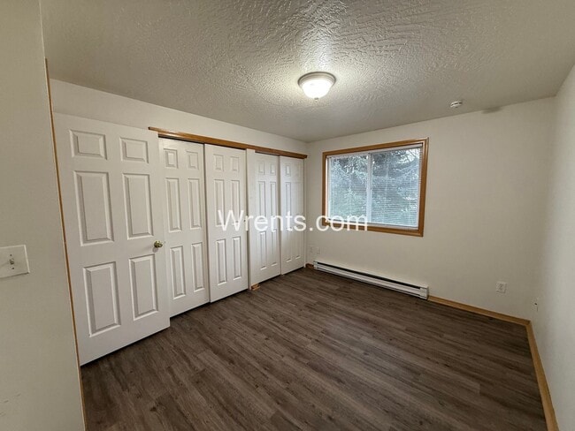 Building Photo - 11923-11925 Railroad Circle