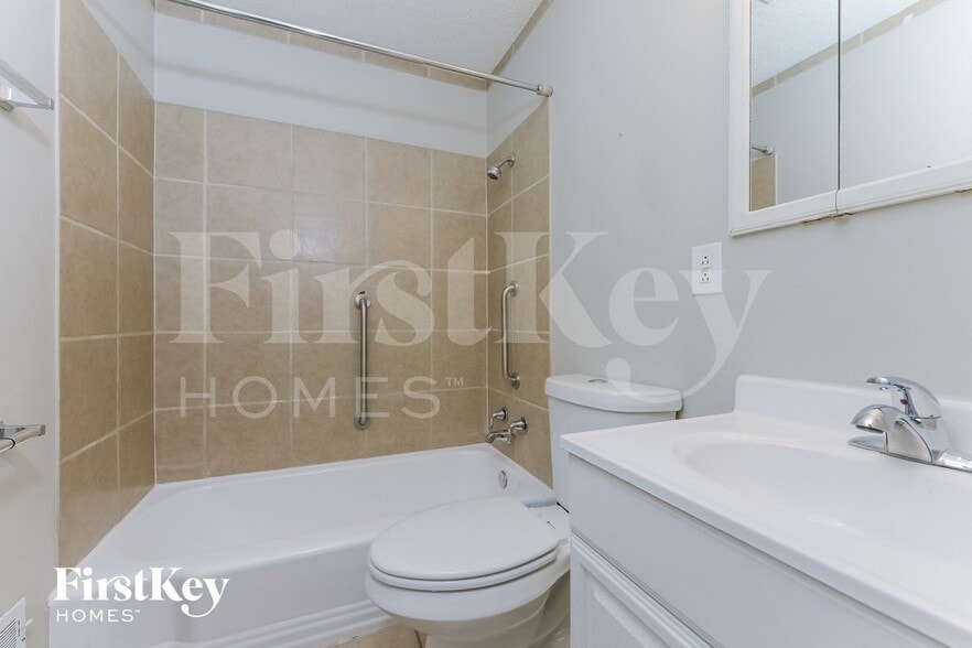 Building Photo - 210 Berry Ave