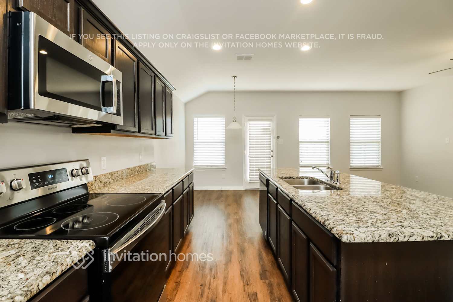 Building Photo - 9016 Curacao Dr