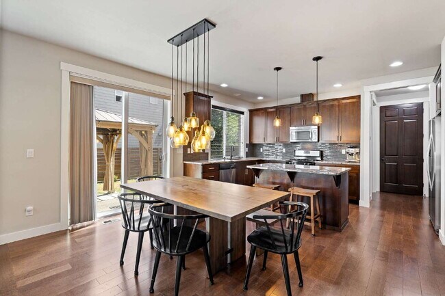 Building Photo - **Stunning Luxury Home in Desirable Mukilteo for RENT!** Available August 25th for MOVE IN