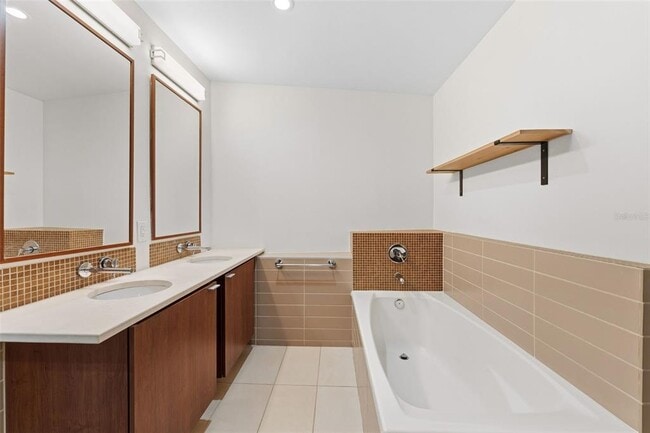 Building Photo - 912 Channelside Dr