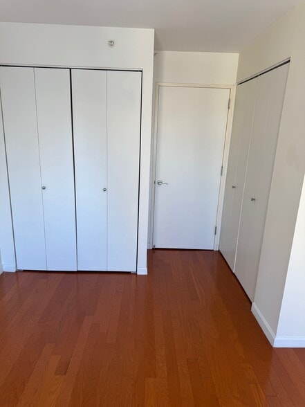 Building Photo - 455 Main St