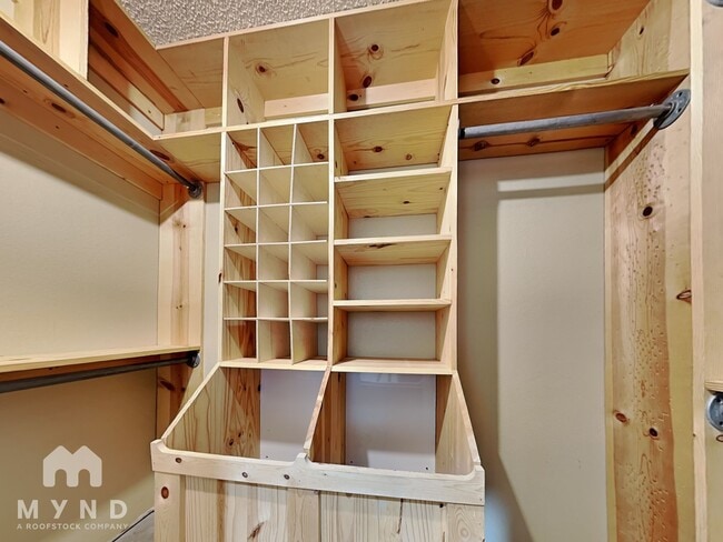 Building Photo - 633 Albrook Dr