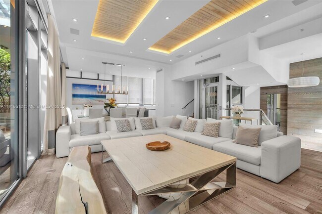 Building Photo - 9501 Collins Ave