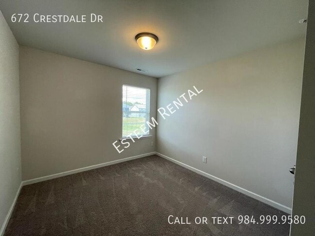 Building Photo - 672 Crestdale Dr