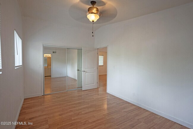 Building Photo - 2565 Burlingame Dr W