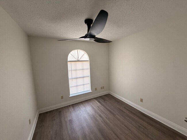 Building Photo - 1538 Mansfield Dr