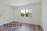 Building Photo - Contemporary One Bedroom with Lots of Natu...