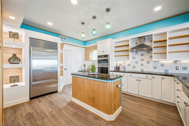 Building Photo - 1322 Outrigger St