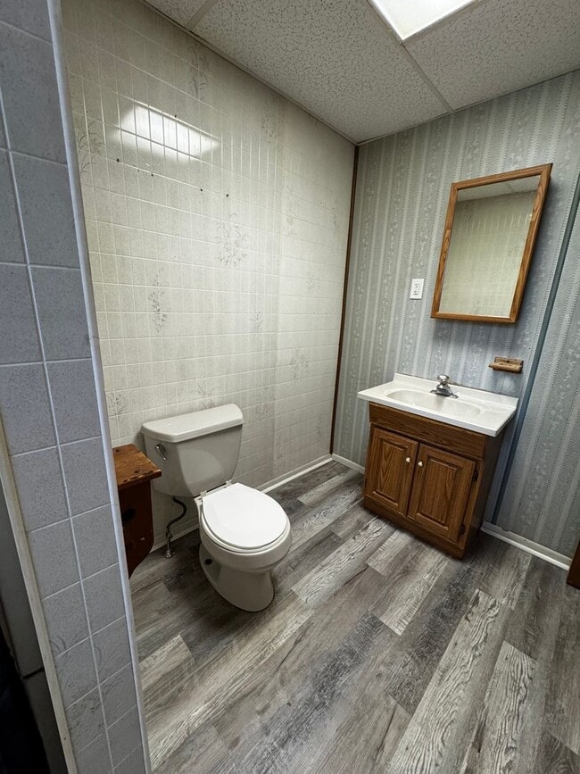 Building Photo - 2 Bdrm, 1 Bath Half House