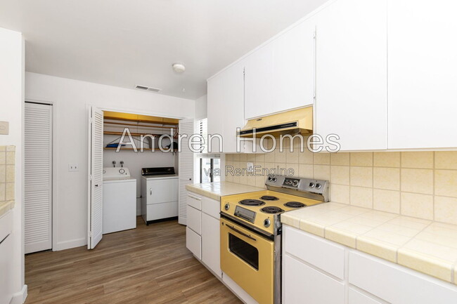 Building Photo - 713 Frederick St