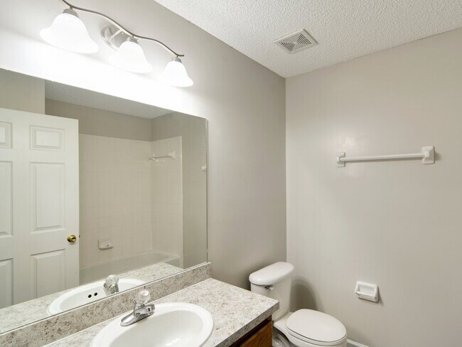 Building Photo - 2912 Ravine Hill Dr