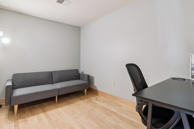 Building Photo - 333 W Mifflin St