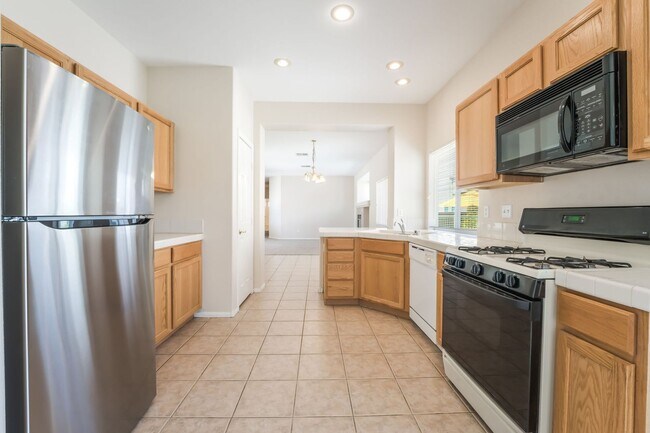 Building Photo - Beautiful Single Story Home with 3 Bedroom...