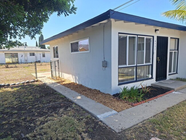 Building Photo - Beautifully Renovated 3-Bedroom, 1-Bath Duplex in Clairemont
