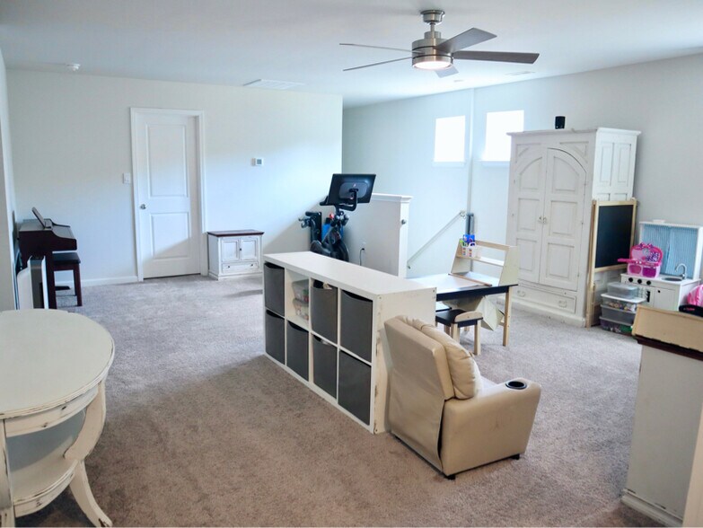 Building Photo - 404 Willet Ct