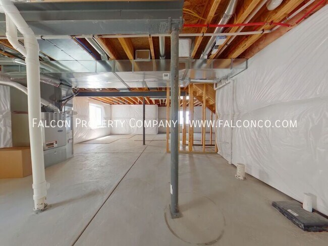 Building Photo - 6224 Saddlebred Way