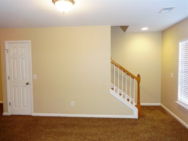 Building Photo - 506 Evening Shade Dr