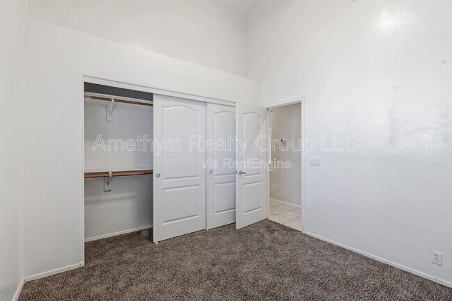 Building Photo - 7017 W Greenbriar Dr