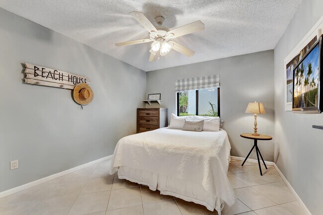 Building Photo - 30 Pelican Pointe Dr