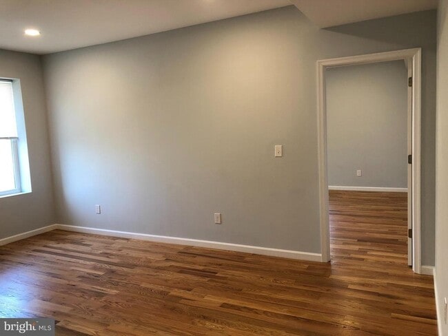 Building Photo - 441 Leverington Ave