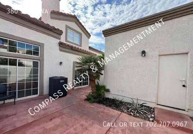 Building Photo - 380 Seine Way