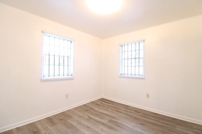 Building Photo - 1204 E Anderson St