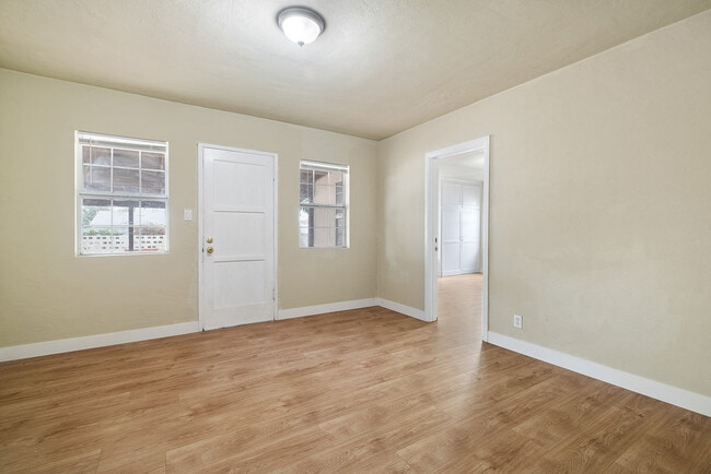 Building Photo - 11050 Keswick St