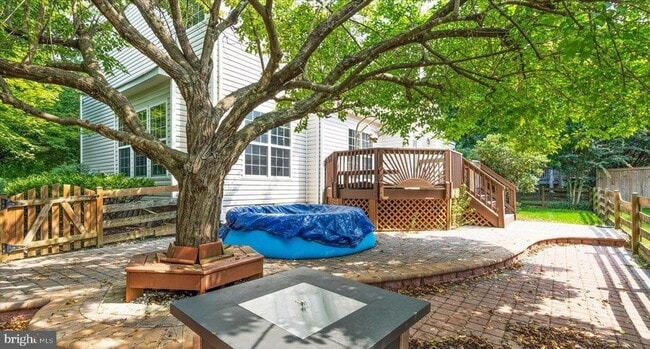 Building Photo - 9750 Granary Pl