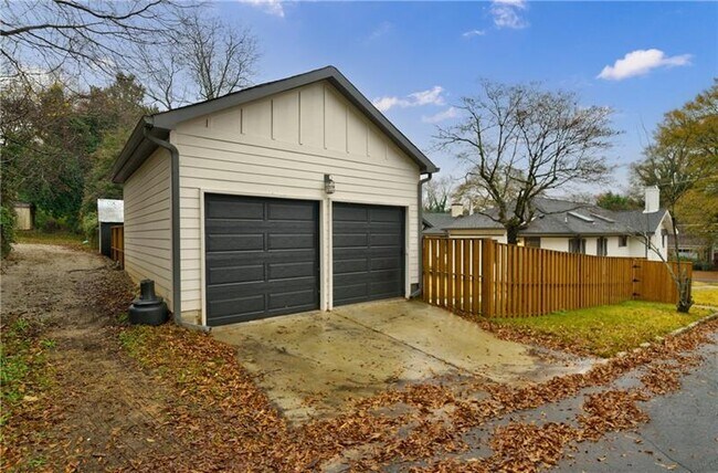 Building Photo - 349 Altoona Pl SW