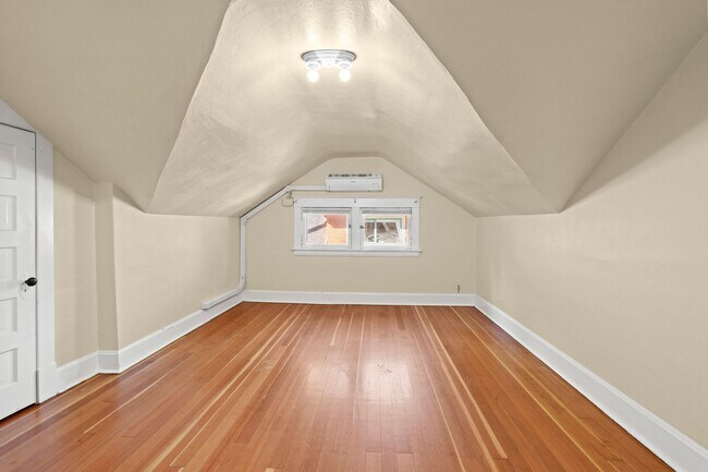Building Photo - 206 W Waverly Pl